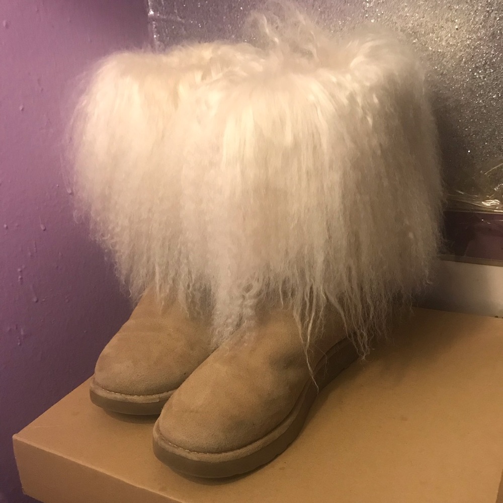 REPOSHED  used cream lida uggs
